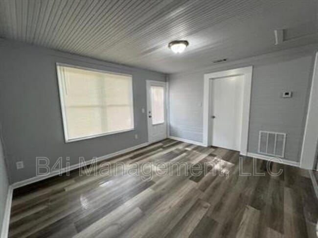 Building Photo - 129 Watts St