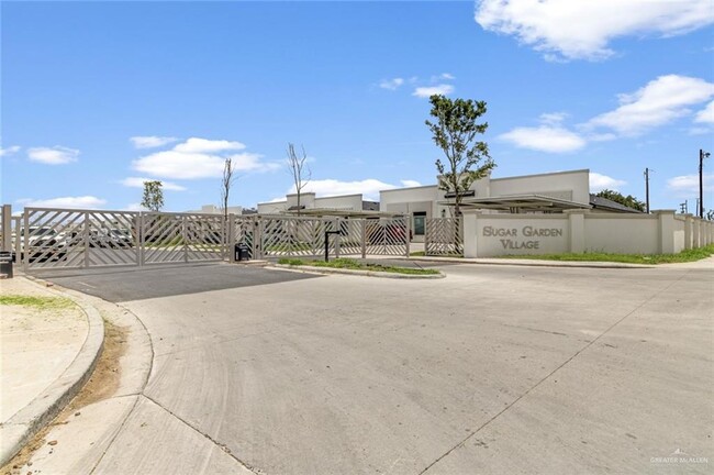 Building Photo - 803 Sugar Gdn Dr