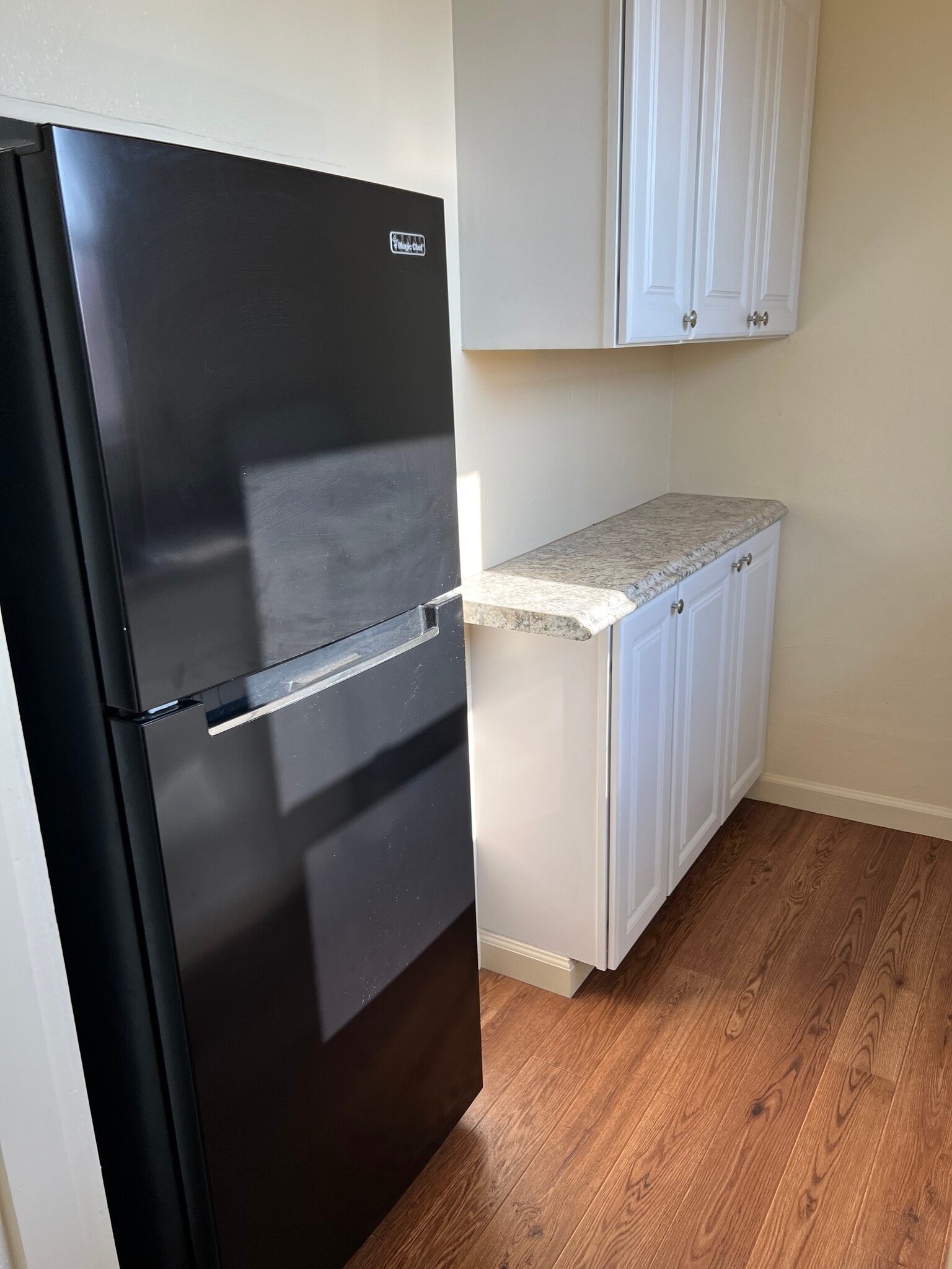 Building Photo - 409 E Rose St