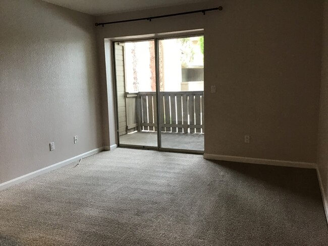 Building Photo - 1-Bedroom Condo in Ideal Tempe Location – ...