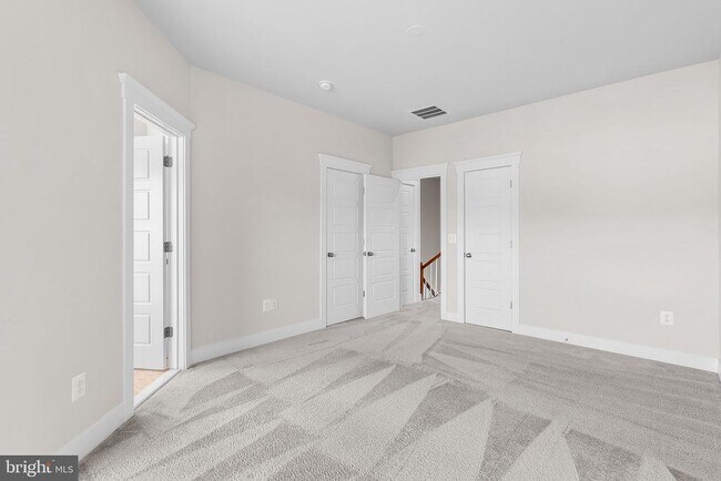 Building Photo - 207 Miles Hawk Terrace