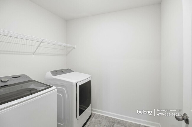 Building Photo - 8279 Bluewater Dr