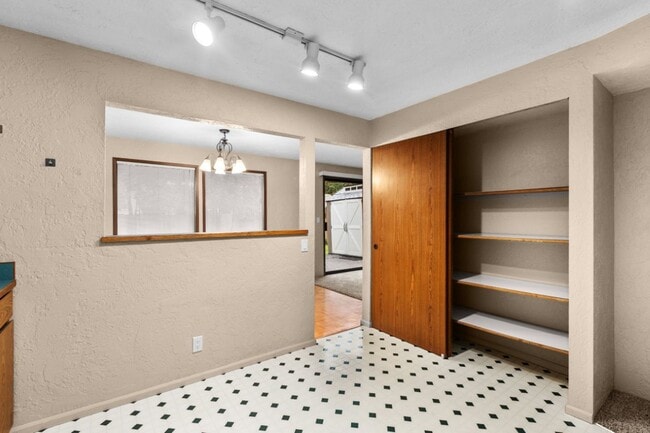 Building Photo - 3Bd/2Ba Seattle House