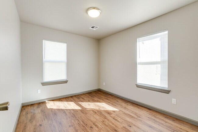 Building Photo - 2412 NW 40th St
