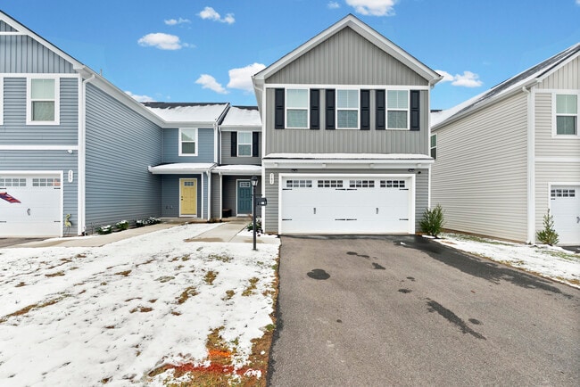 Building Photo - 161 Robinia Rd