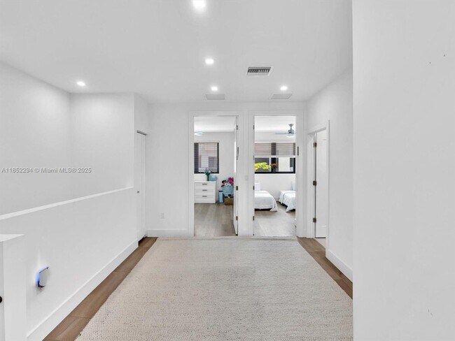 Building Photo - 4110 N Oak Pl