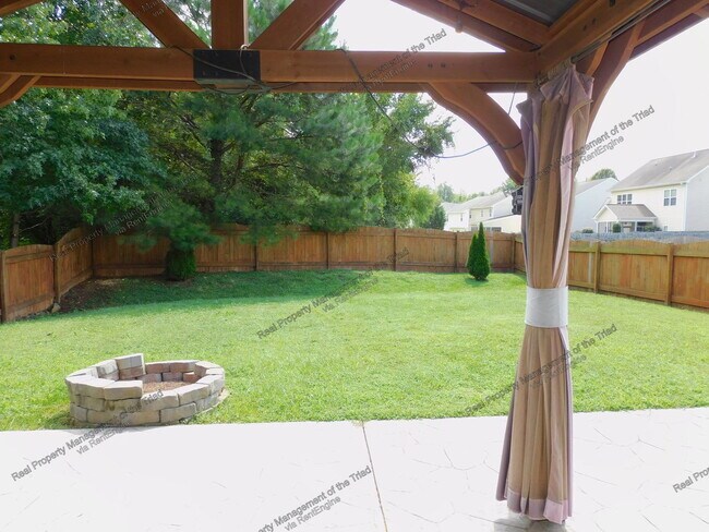 Building Photo - 2627 Leighswood Dr