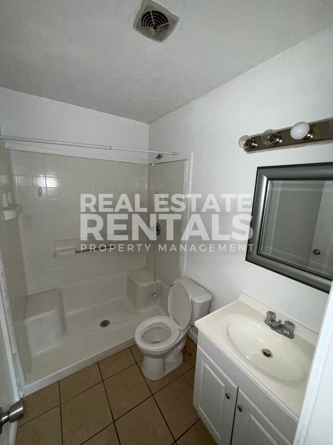 Building Photo - 1207 Brookside Dr