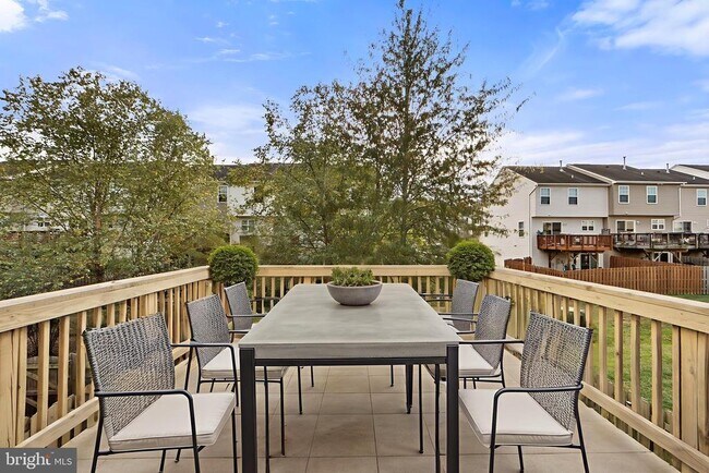 Building Photo - 2210 Mallard Landing Dr