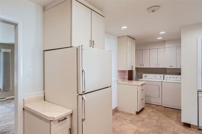Building Photo - Beautiful 3-Bedroom Home in Denver – Avail...