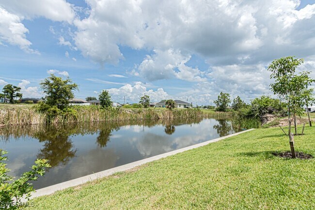 Building Photo - 420 NW 18th Pl