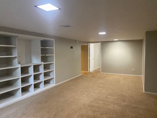 Building Photo - 1701 Lodge St