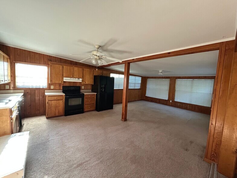 Building Photo - 409 E Barnard St