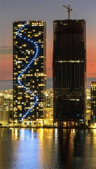 Building Photo - 700 NE 24th St