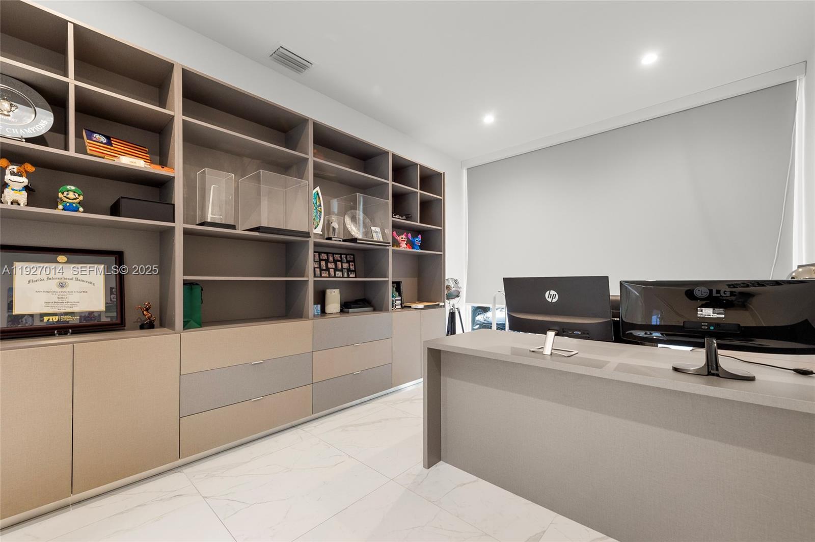 Building Photo - 7455 NW 103rd Pl