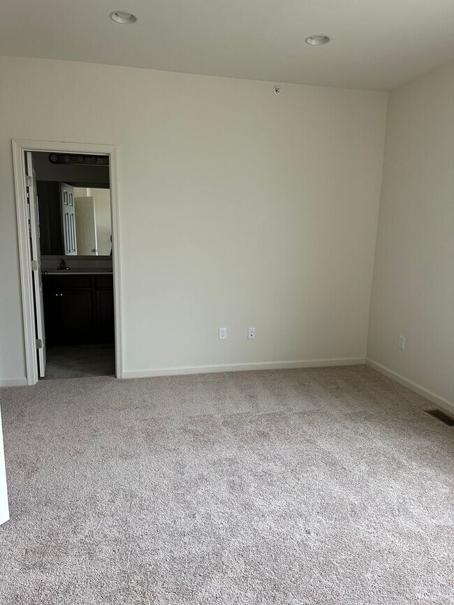 Building Photo - 401 Lenape Wy