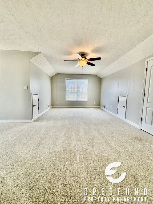 Building Photo - CHARMING 3 BEDROOM READY FOR MOVE IN TODAY!