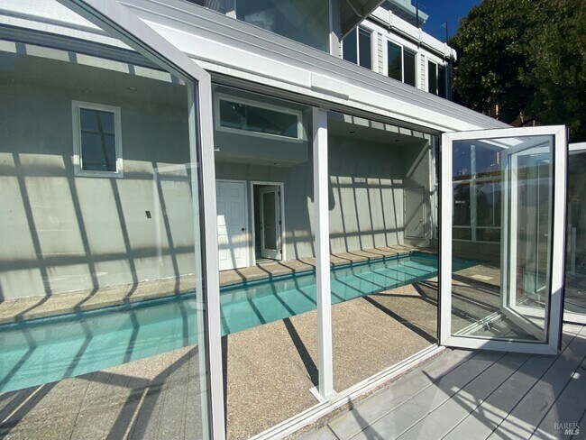 Building Photo - 67 Via Los Altos