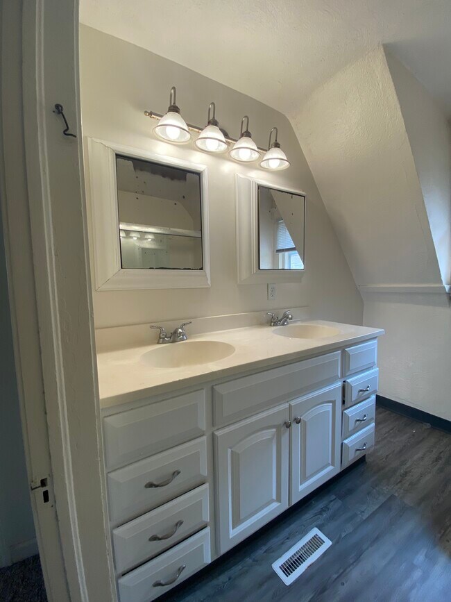 Second Floor Bathroom - 429 Stanwood St