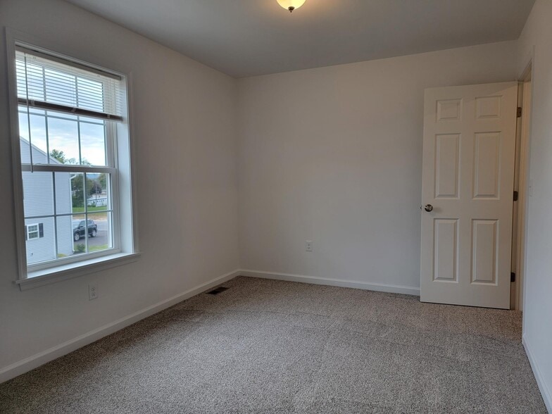 Building Photo - 149 Robert Cir
