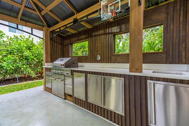 Building Photo - 16437 SW 28th St