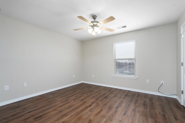 Building Photo - 241 Toni Ln