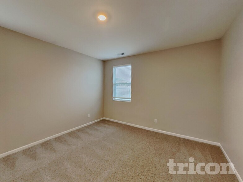 Building Photo - 1122 Woodbridge Blvd