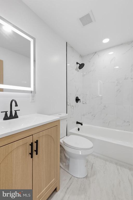 Building Photo - 31 Swan Ln