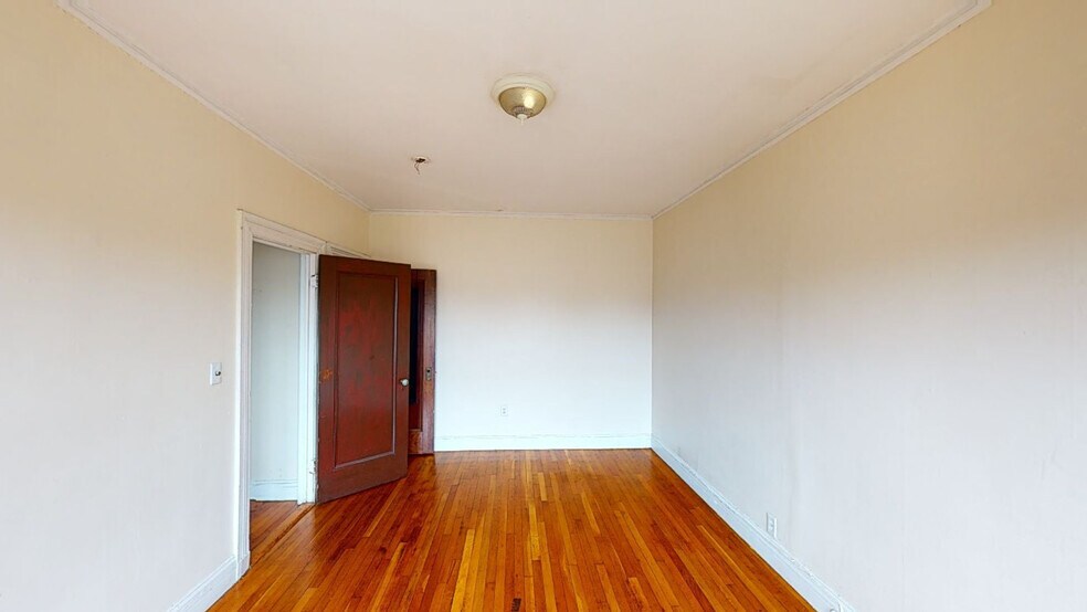 Building Photo - 14 Glenville Ave