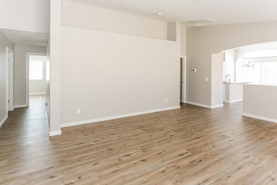 Building Photo - 6418 W Magnolia St