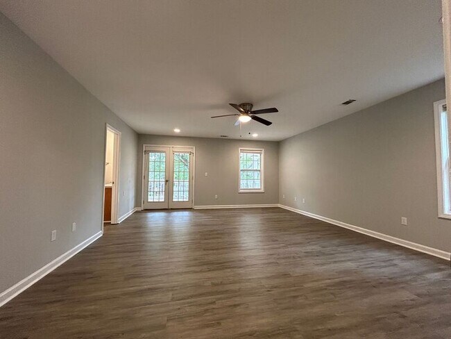 Building Photo - 190 Stanhope Cir NW