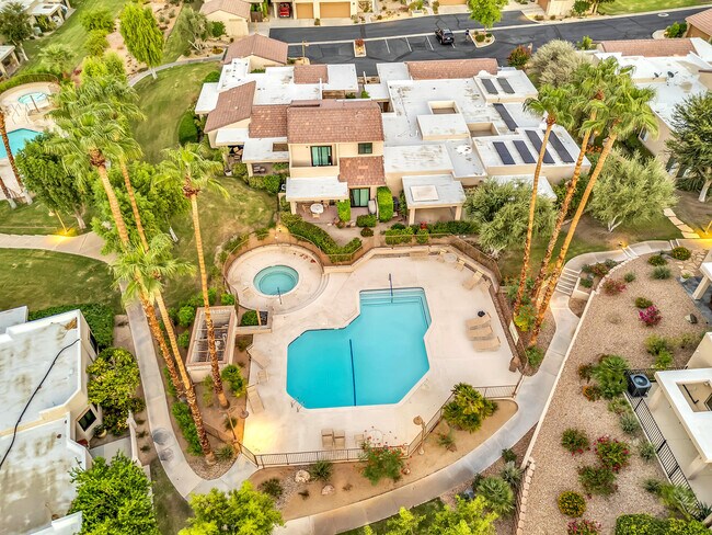 Building Photo - 48594 Oakwood Way