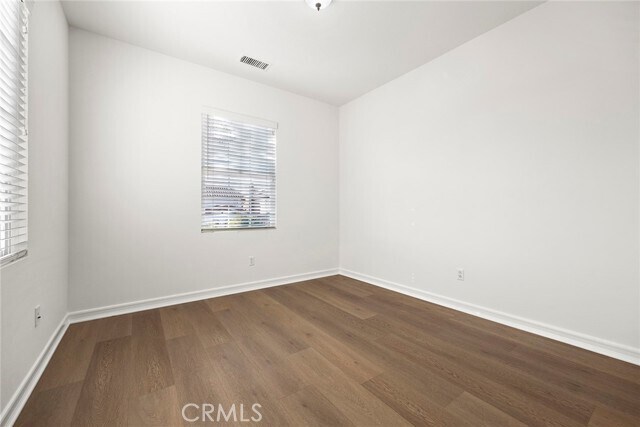 Building Photo - 2556 Pearblossom St
