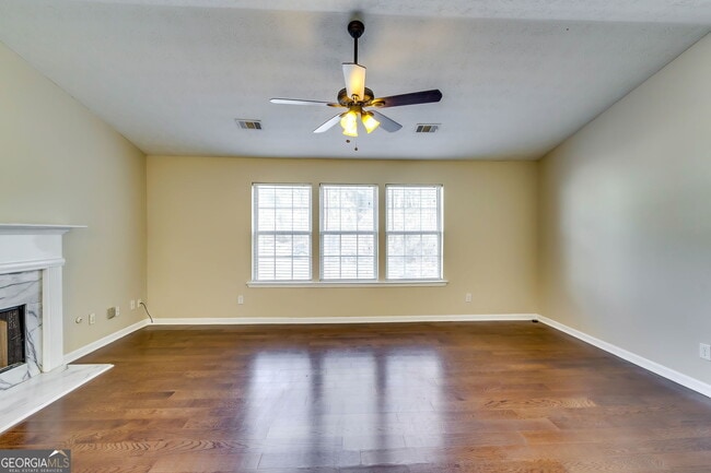 Building Photo - 2727 Manor Cove