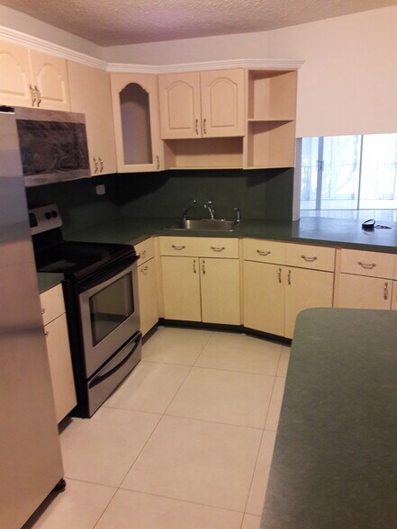 Kitchen - 1670 NE 191st St