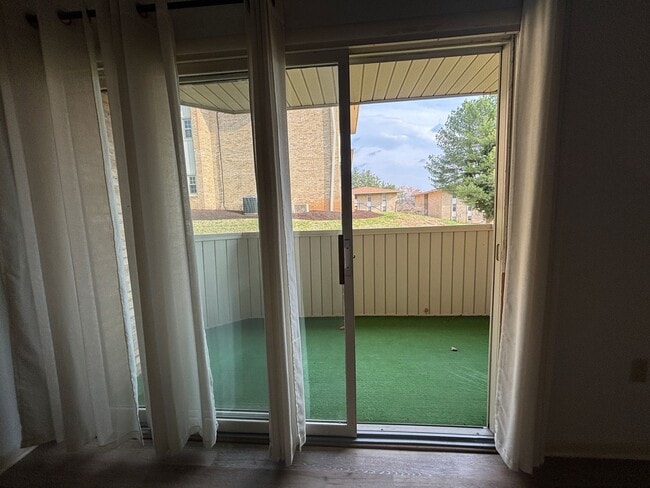 Building Photo - 5260 Crossbow Cir