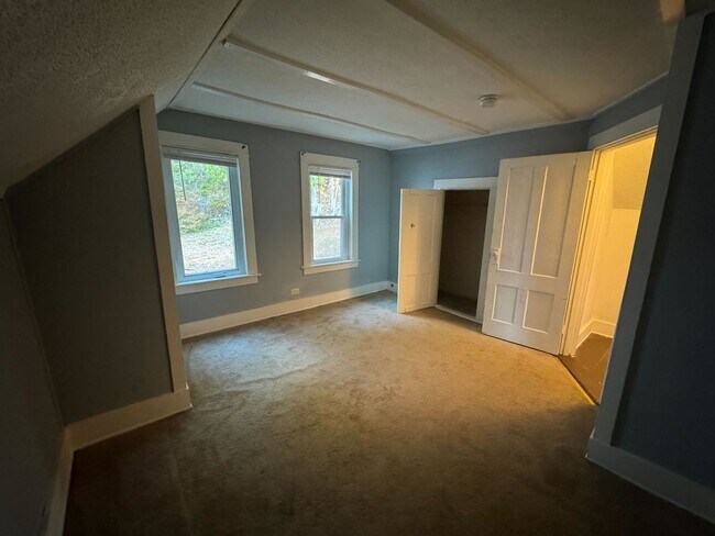 Building Photo - 107 Hanover St