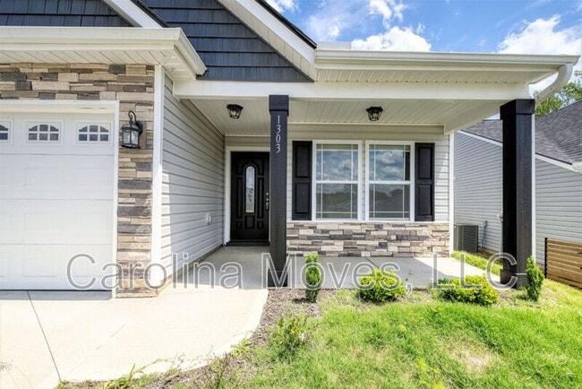 Building Photo - 1303 Lindale Pl
