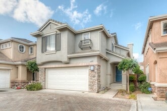 Building Photo - A must see beautiful 3 bedrooms 2.5 bathrooms single family home