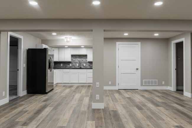 Building Photo - 7337 Collister Rd