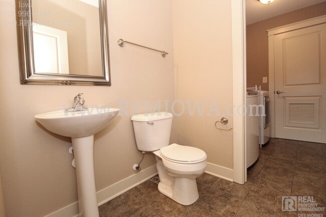 Building Photo - JOHNSTON SCHOOLS!! 3 Bed 2.5 Bath Townhome in Grimes
