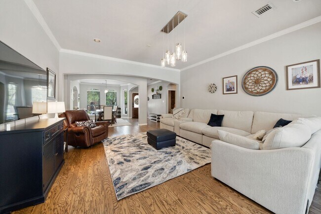 Building Photo - Stunning Home with Pool Now Available in t...