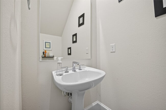 Building Photo - 2703 Kinsley Oaks Dr