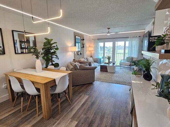 Building Photo - Gorgeous Seasonal Short-Term 2 Bedroom 2 Bathroom 2nd Floor Condo with Golf Transfer at Farmingto...