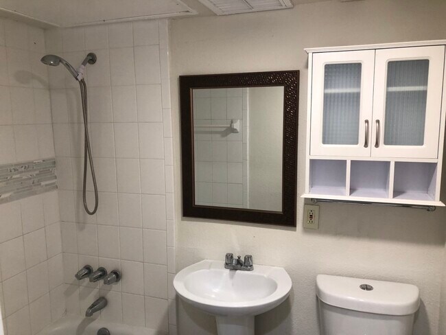 Building Photo - 2100 Wilcrest Dr