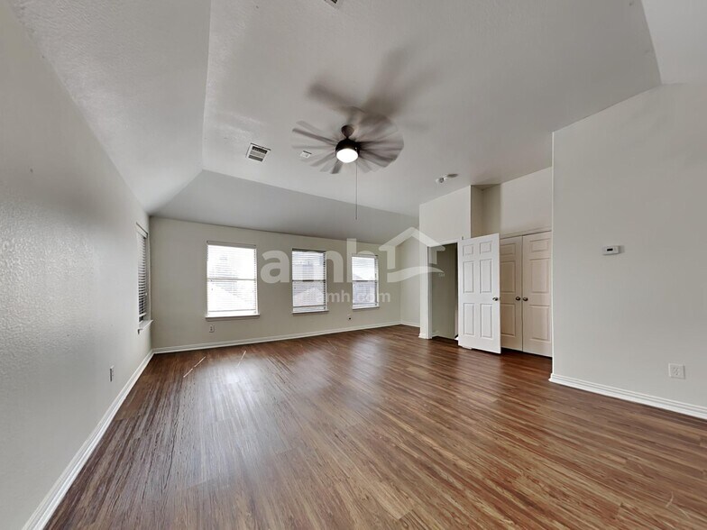 Building Photo - 223 Dancing Light Ln