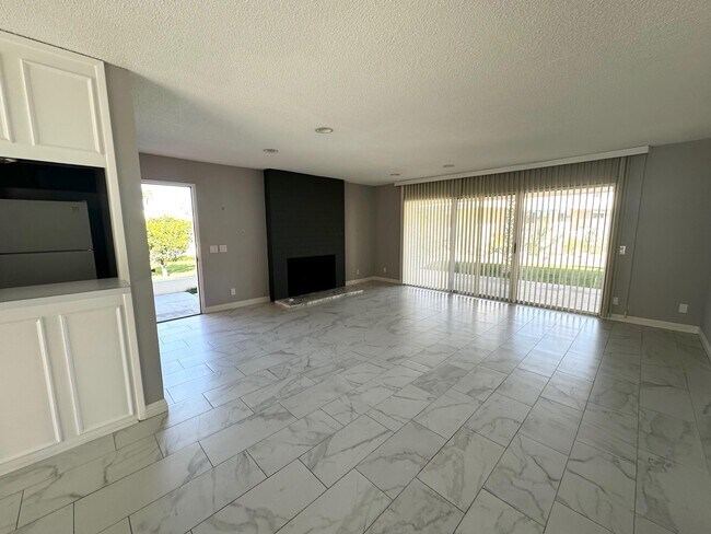 Building Photo - 2210 S Calle Palo Fierro