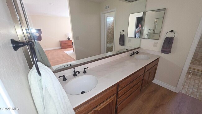 Building Photo - 2794 Parkview Dr