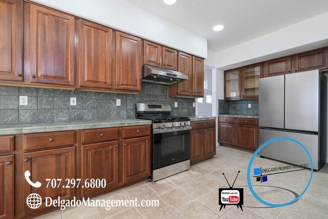 Building Photo - Large 3 bedroom home recently upgraded