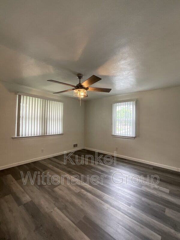 Building Photo - 210 Howard Dr